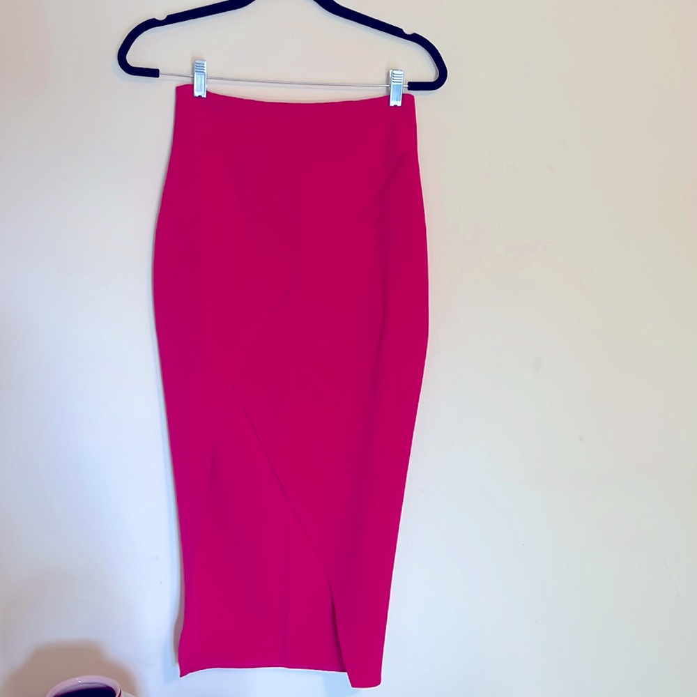 High low skirt. Fuchsia.